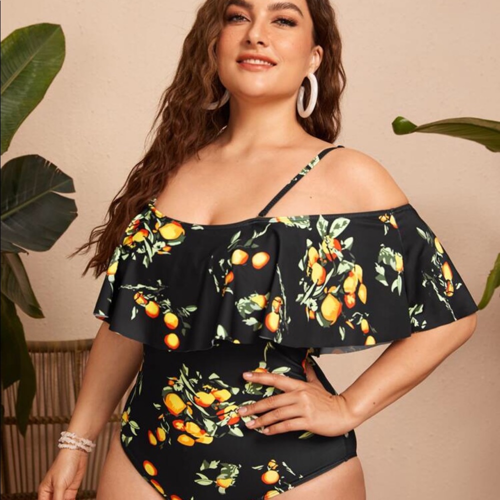 Off the shoulder one piece swimsuit w/oranges 🍊